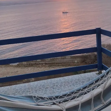 καραμπεικο * Piso Livadi